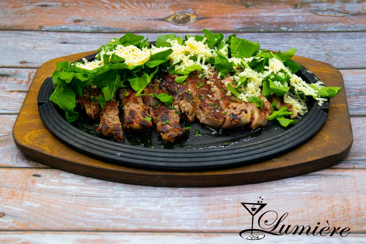 Lumiere Tagliata con Rucola e Grana